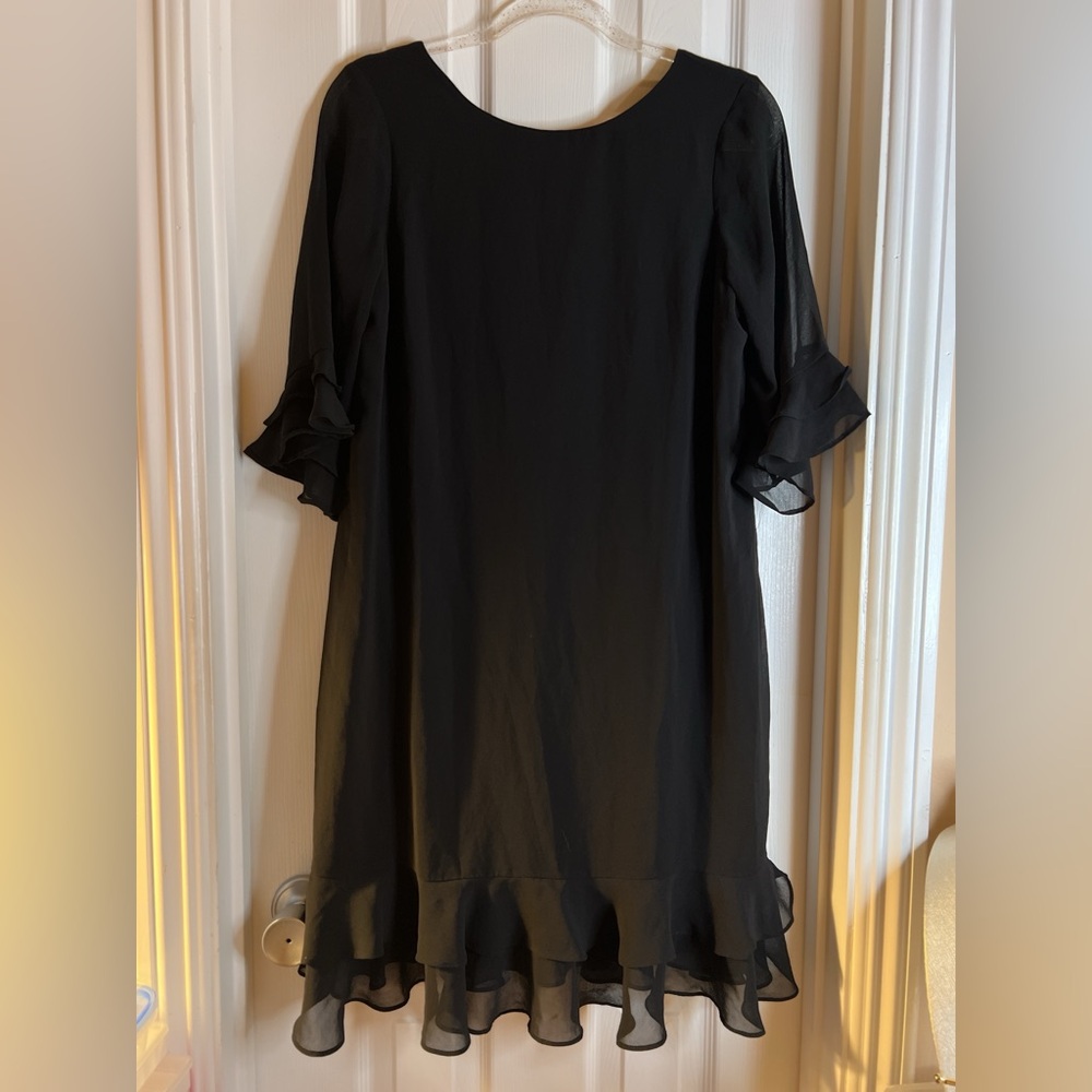 Chic Black Backless Dress with Ruffle Sleeves - Picture 7 of 10